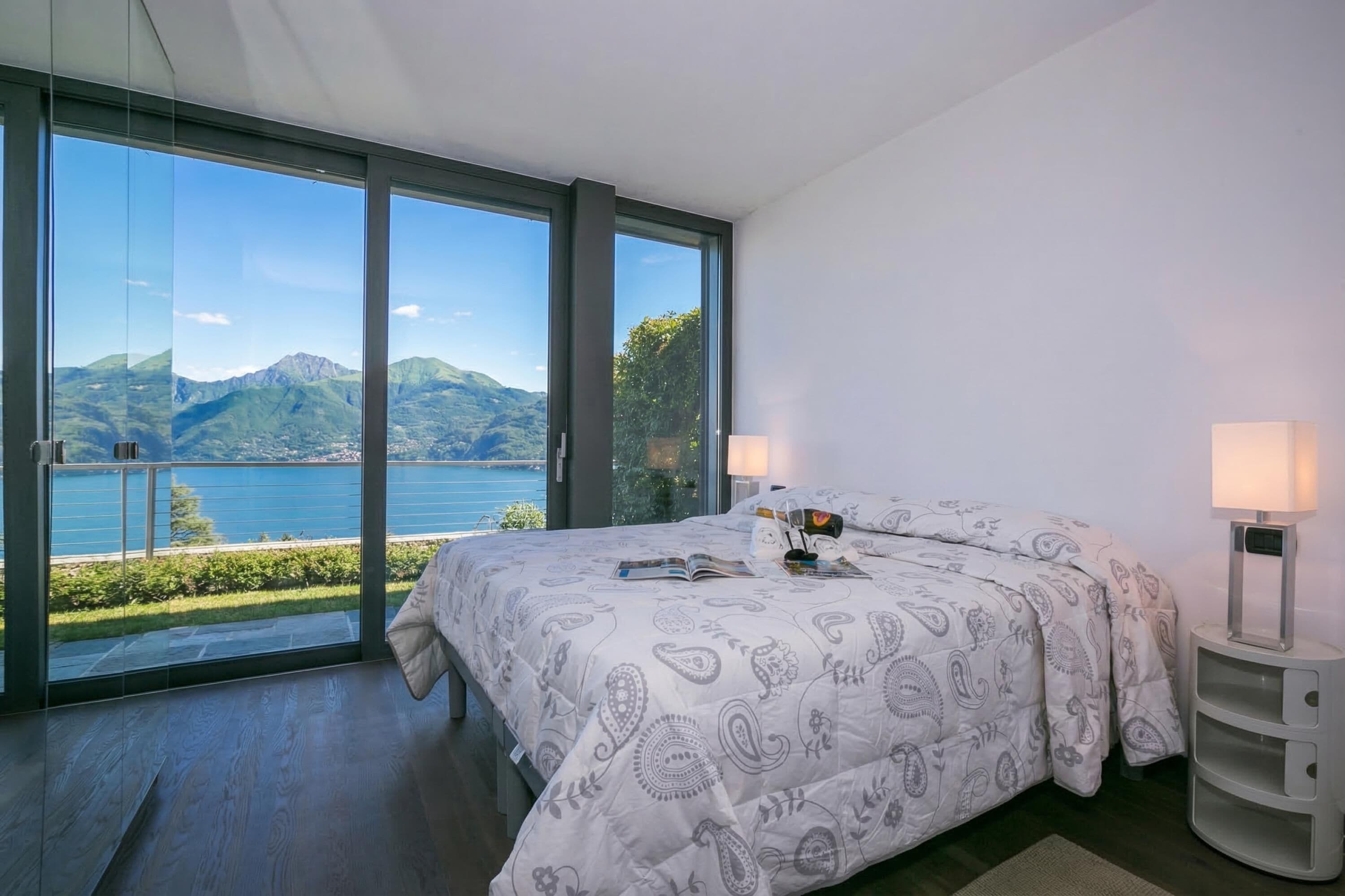 Familieleilighet, flere soverom, ved fjell (Penthouse-LakeView-AC-PrivateGarden) | Utsikt fra rommet