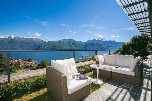 Penthouse-LakeView-AC-PrivateGarden