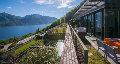 Penthouse-LakeView-AC-PrivateGarden