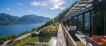 Penthouse-LakeView-AC-PrivateGarden