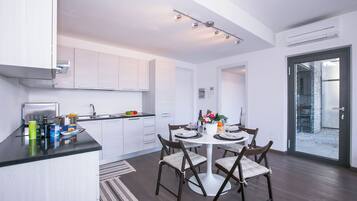 Family Apartment, 2 Bedrooms, Mountainside (Sant' Andrea Giardino) | Dapur peribadi | Peti sejuk, ketuhar gelombang mikro, ketuhar, dapur