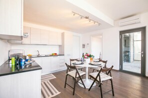 Fridge, microwave, oven, stovetop