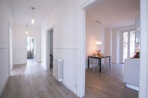 Apartamento família, vários quartos, 2 banheiros, ao lado do lago (Menaggio Royale) | Parte interna