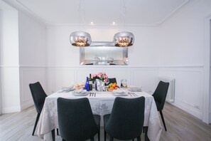 Family Apartment, Multiple Bedrooms, 2 Bathrooms, Lakeside (Menaggio Royale) | Dining - Menaggio Royale (Menaggio)