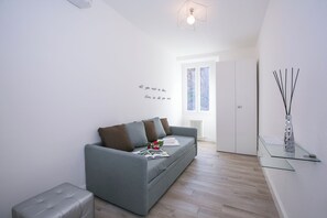 Family Apartment, Multiple Bedrooms, 2 Bathrooms, Lakeside (Menaggio Royale) | Living area | 24-inch flat-screen TV with digital channels, TV, fireplace - Menaggio Royale (Menaggio)