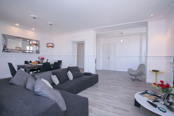 Family Apartment, Multiple Bedrooms, 2 Bathrooms, Lakeside (Menaggio Royale) | Living area
