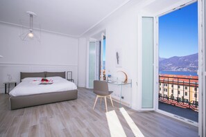 Familienapartment, Mehrere Schlafzimmer, 2 Bäder, Seeseite (Menaggio Royale) | 3 Schlafzimmer, individuell dekoriert, individuell eingerichtet