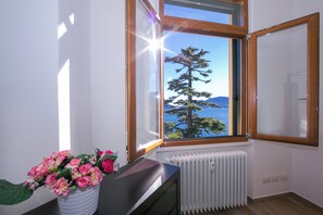 Familienapartment, Mehrere Schlafzimmer, 2 Bäder, Seeseite (Villa Evelyn Terrazzo) | Innenbereich