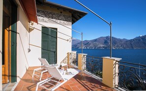 Familienapartment, Mehrere Schlafzimmer, 2 Bäder, Seeseite (Villa Evelyn Terrazzo) | Terrasse/Patio