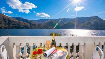 Family Apartment, Multiple Bedrooms, Lakeside (Villa Larius Balcone) | Outdoor dining