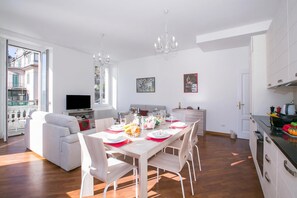 Family Apartment, Multiple Bedrooms, Lakeside (Villa Larius Balcone) | Dining