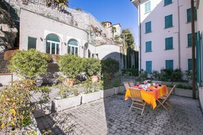 Family Apartment, Multiple Bedrooms, Lakeside (Villa Larius Balcone) | Outdoor dining