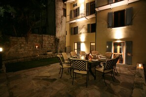 Casa geminada família, várias camas, geladeira e micro-ondas, no jardim (Villetta Argegno) | Terraço/pátio