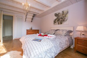 Maison en rangée familiale, Plusieurs lits, réfrigérateur et four à micro-ondes (Villetta Argegno) | 4 chambres, décor unique, ameublement unique, fer et planche à repasser