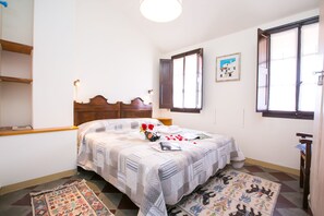 Apartment, 2 Schlafzimmer | 2 Schlafzimmer, individuell dekoriert, individuell eingerichtet