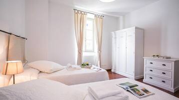 2 makuuhuonetta, silitysrauta/-lauta, ilmainen Wi-Fi, vuodevaatteet