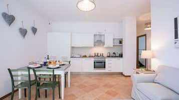 家庭公寓, 2 間臥室 (Casa Al Prato Apt. B) | 客廳 | 24 吋電視連有線電視頻道、加熱地板