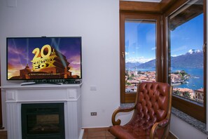 Apartment, 3 Schlafzimmer | Wohnbereich | Flachbildfernseher