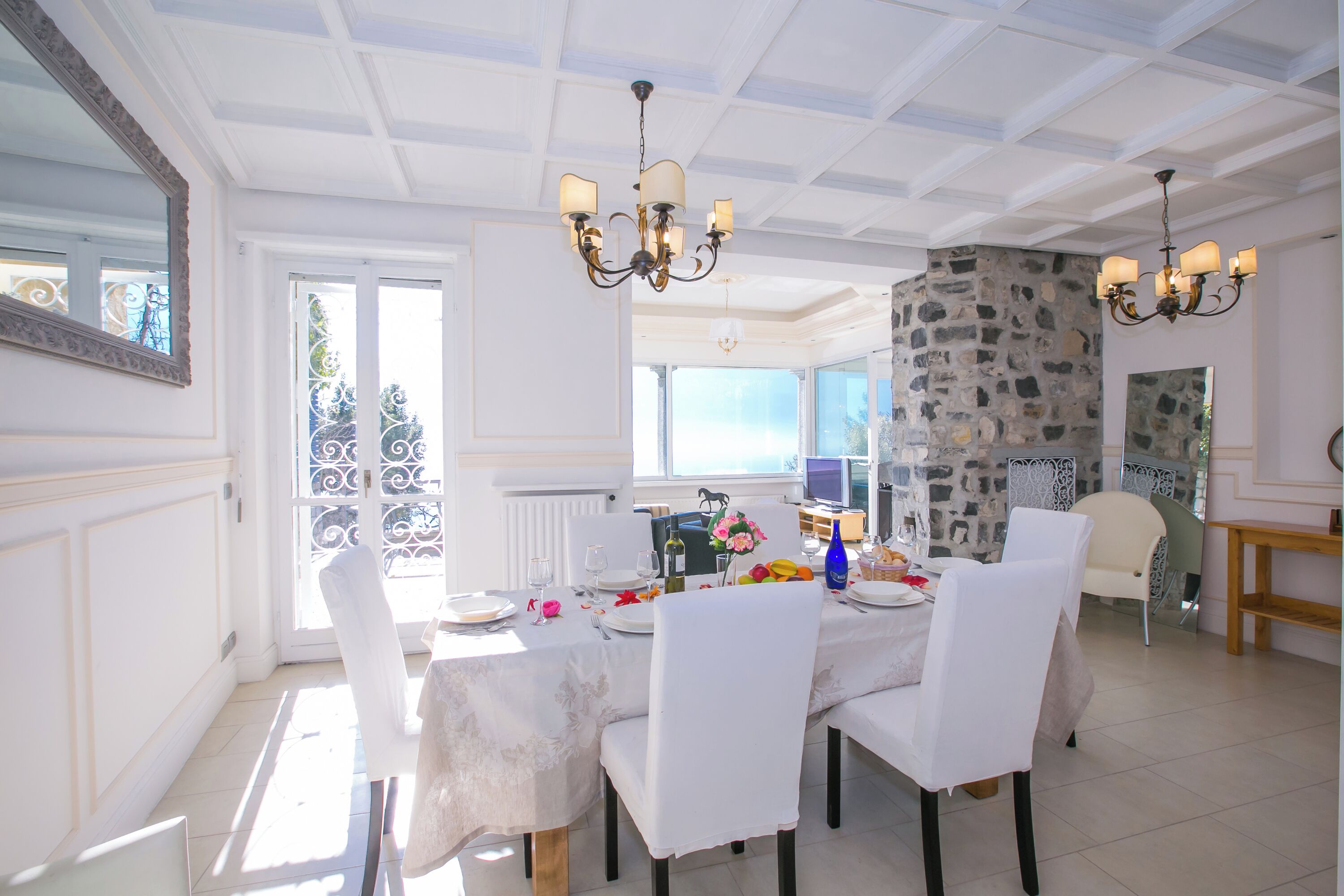 Family Villa, Multiple Bedrooms, Lakeside (Villa Lugano Lakefront) | Dining room