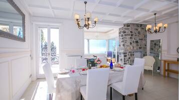 Family Villa, Multiple Bedrooms, Lakeside (Villa Lugano Lakefront) | Dining room