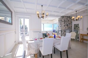 Family Villa, Multiple Bedrooms, Lakeside (Villa Lugano Lakefront) | Dining room