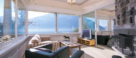 Family Villa, Multiple Bedrooms, Lakeside (Villa Lugano Lakefront) | Living area