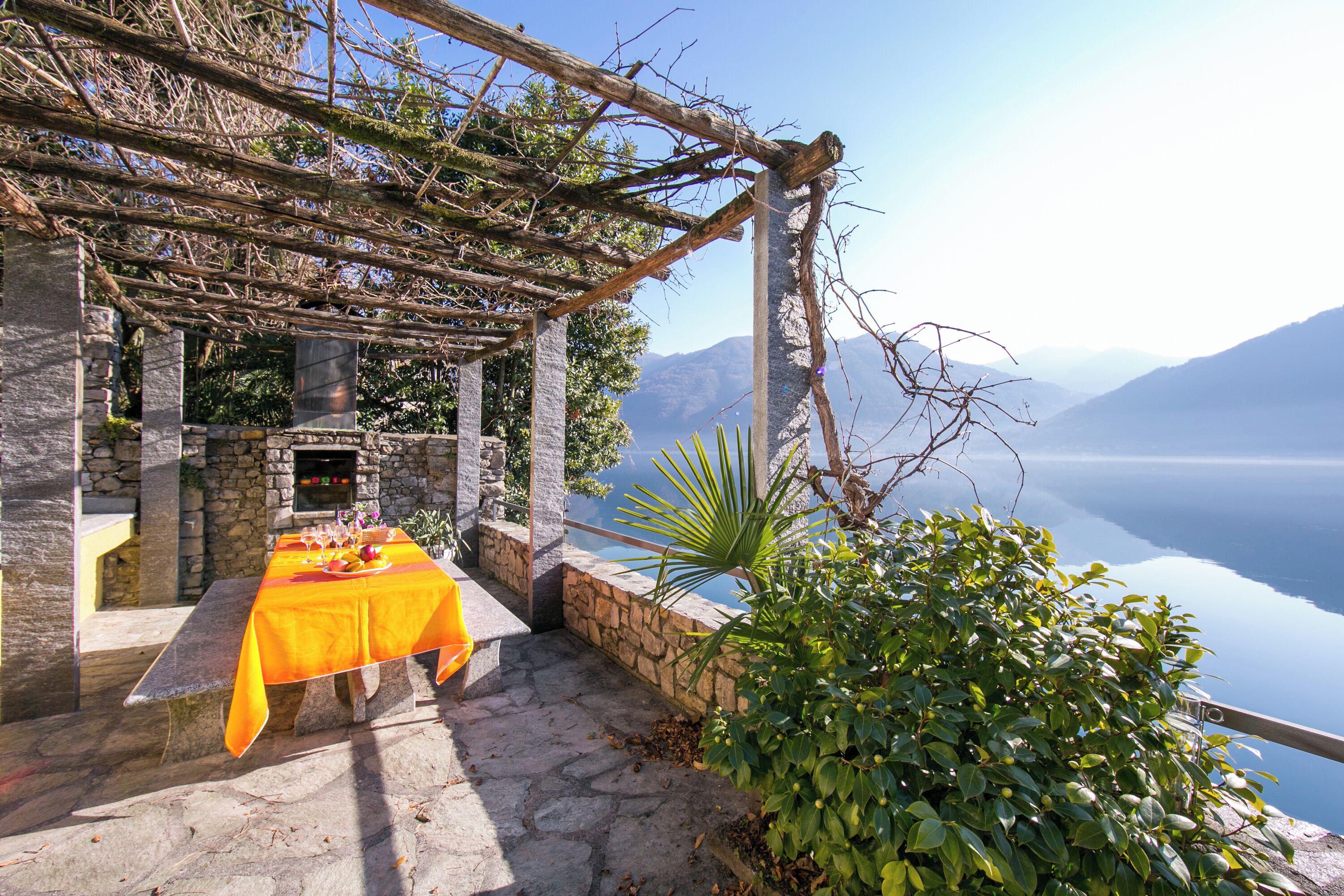 Vila Keluarga, beberapa kamar, tepi danau (Villa Lugano Lakefront) | Tempat makan outdoor