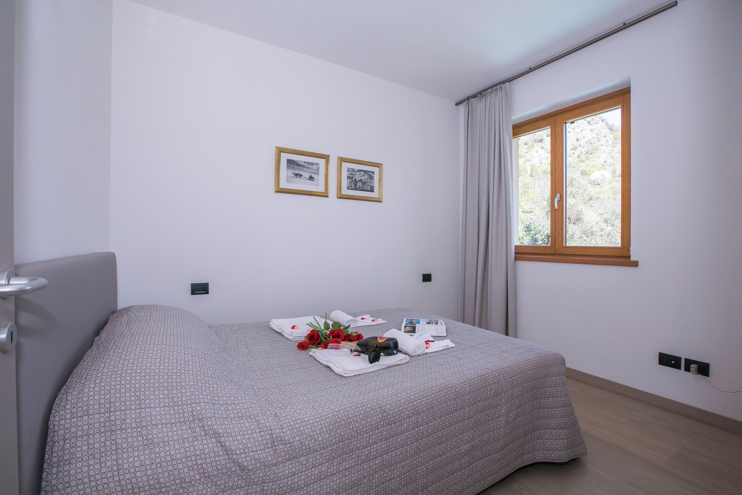 3 kamar tidur, setrika/meja setrika, Wi-Fi gratis, dan seprai linen