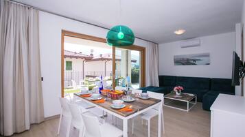 TV màn hình phẳng 32-inch có truyền hình kỹ thuật số, TV