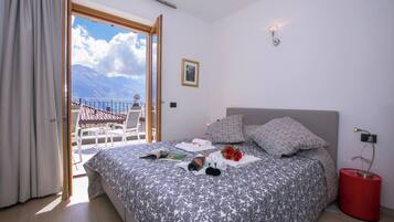 3 kamar tidur, setrika/meja setrika, Wi-Fi gratis, dan seprai linen