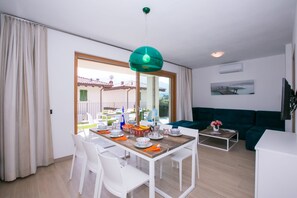 Honeymoon Villa, Multiple Bedrooms, 2 Bathrooms, Mountainside (Villetta Tara) | Dining - Villetta Tara (Tremezzina)