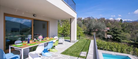 Villa de luna de miel, varias habitaciones, 2 baños, junto a la montaña (Villetta Tara) | Restaurante al aire libre