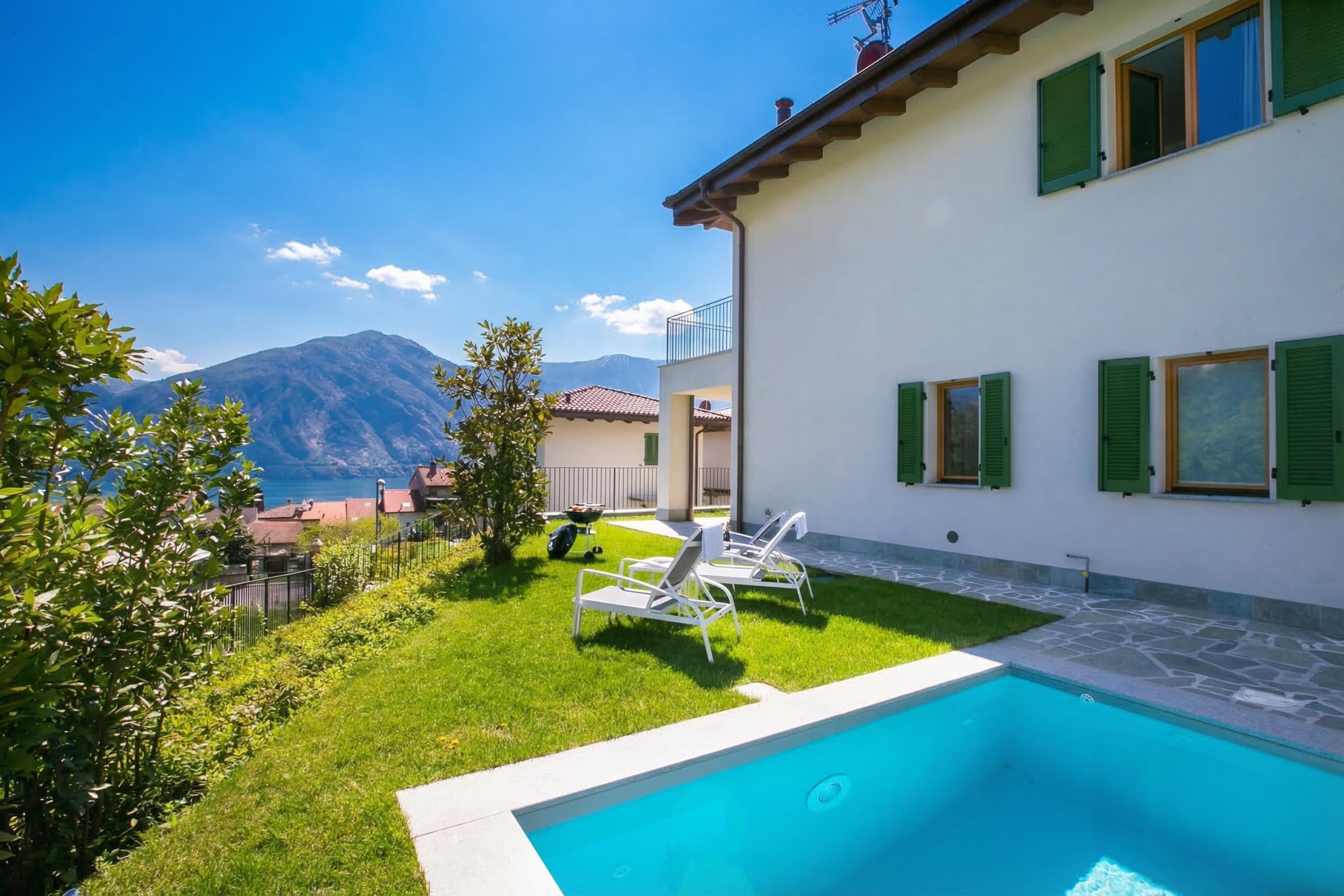 Outdoor pool, pool loungers