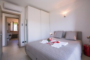 Family Townhome, Multiple Bedrooms, 2 Bathrooms, Mountainside (Villetta Arisia) | 3 bedrooms, iron/ironing board, free WiFi, bed sheets