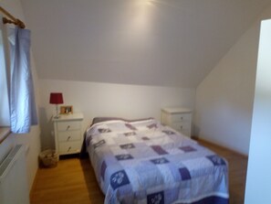 2 dormitorios, tabla de planchar con plancha, wifi y ropa de cama