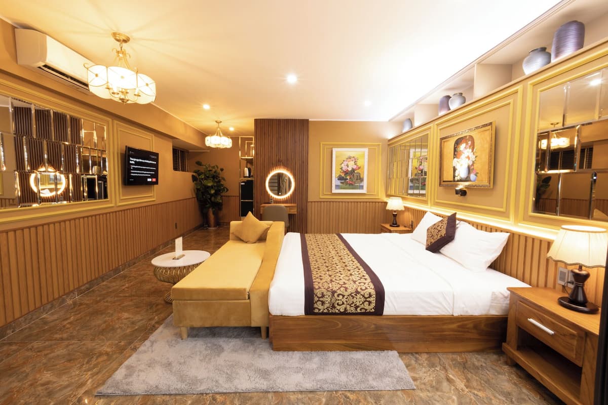 Deluxe Family Room | 2 bedrooms, premium bedding, down duvets, memory-foam beds