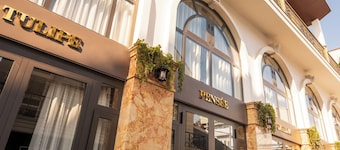La Fleur Premium Central Apartment