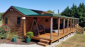 Exterior - Homestead Cabin with hot tub                                                     (Strawberry Plains)
