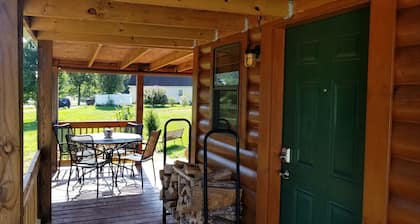 Homestead Cabin with hot tub