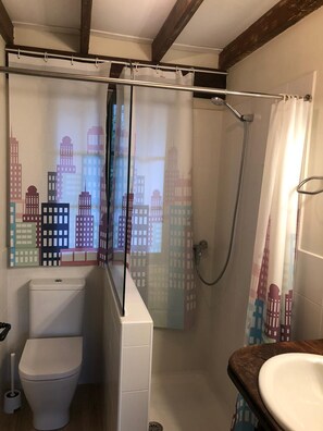 Dusche, Haartrockner, Handtücher
