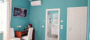 Deluxe Double Room, 1 King Bed, Garden View (Queen)