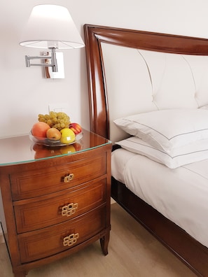 Chambre Double Deluxe, balcon, vue montagne | Draps italiens Frette, literie de qualité supérieure