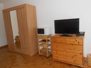 Studio - 023 - 990000 | Living area | Flat-screen TV
