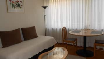 Studio - 022 - 890000 | Living area | Flat-screen TV