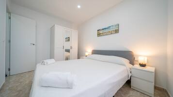 2 bedrooms, iron/ironing board, WiFi (free), bed sheets