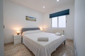 2 chambres, fer et planche à repasser, Wi-Fi gratuit, draps fournis