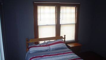 2 bedrooms, desk, free WiFi, bed sheets