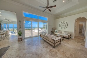 Smart TV, DVD player, foosball - BREATHTAKING BEACH HOUSE (Port Orange)
