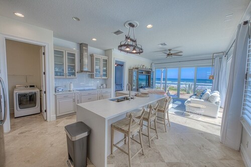 BREATHTAKING BEACH HOUSE