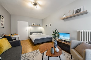 Deluxe Studio